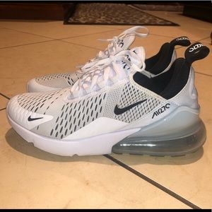 Women’s Nike tennis shoes